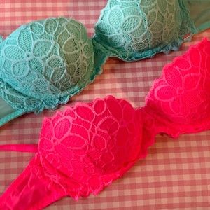 2/$24 Victoria’s Secret PINK Lace Plus bra 34A&32B